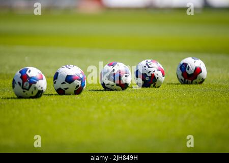 Doncaster, Royaume-Uni. 16th juillet 2022. Les nouvelles balles de match EFL puma à Doncaster, Royaume-Uni, le 7/16/2022. (Photo par Ben Early/News Images/Sipa USA) crédit: SIPA USA/Alay Live News Banque D'Images