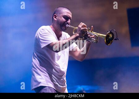 Ibrahim Maalouf, trompettiste franco-libanais, se produit sur scène lors du festival de jazz de Nice, à Nice, en France, sur 15 juillet 2022. Photo de Yoann Rochette/ABACAPRESS.COM Banque D'Images