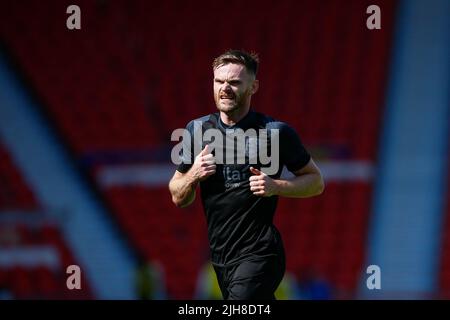 Doncaster, Royaume-Uni. 16th juillet 2022. Ollie Turton #2 de la ville de Huddersfield à Doncaster, Royaume-Uni, le 7/16/2022. (Photo par Ben Early/News Images/Sipa USA) crédit: SIPA USA/Alay Live News Banque D'Images