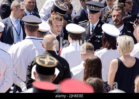 Paris, France. 14th juillet 2022. Le président français Emmanuel Macron assiste au défilé militaire le jour de la Bastille à Paris, en France.
