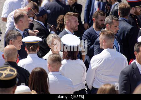 Paris, France. 14th juillet 2022. Le Premier ministre français Elisabeth borne assiste au défilé militaire le jour de la Bastille. Banque D'Images