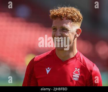 Barnsley, Royaume-Uni. 16th juillet 2022. Jack Colback #8 de la forêt de Nottingham arrive au stade Oakwell avant le coup d'envoi à Barnsley, Royaume-Uni le 7/16/2022. (Photo de Gareth Evans/News Images/Sipa USA) Credit: SIPA USA/Alay Live News Banque D'Images