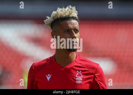 Barnsley, Royaume-Uni. 16th juillet 2022. Lyle Taylor #33 de la forêt de Nottingham arrive au stade Oakwell avant le lancement à Barnsley, au Royaume-Uni, le 7/16/2022. (Photo de Gareth Evans/News Images/Sipa USA) Credit: SIPA USA/Alay Live News Banque D'Images