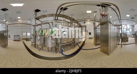 Vue panoramique à 360° de Panorama sphérique à 360 degrés sans couture en projection équirectangulaire de l'intérieur du laboratoire de l'usine alimentaire à Tula, Russie - 11 février 2013