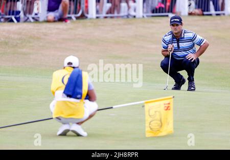 Patrick Reed aux États-Unis le 18th au cours du troisième jour de l'Open à l'Old course, St Andrews. Date de la photo: Samedi 16 juillet 2022. Banque D'Images