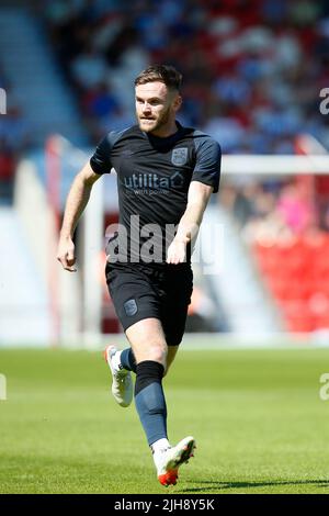 Doncaster, Royaume-Uni. 16th juillet 2022. Ollie Turton #2 de la ville de Huddersfield à Doncaster, Royaume-Uni, le 7/16/2022. (Photo par Ben Early/News Images/Sipa USA) crédit: SIPA USA/Alay Live News Banque D'Images