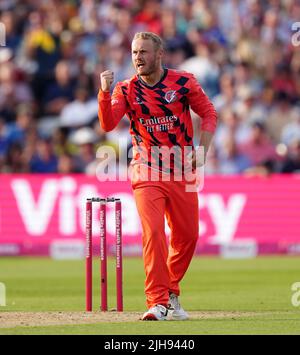 Matt Parkinson, de Lancashire Lightning, célèbre la prise du cricket de Liam Dawson, dans le Hampshire Hawks, lors du match final de Vitality Blast T20 au stade Edgbaston, à Birmingham. Date de la photo: Samedi 16 juillet 2022. Banque D'Images