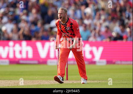 Matt Parkinson, de Lancashire Lightning, célèbre la prise du cricket de Liam Dawson, dans le Hampshire Hawks, lors du match final de Vitality Blast T20 au stade Edgbaston, à Birmingham. Date de la photo: Samedi 16 juillet 2022. Banque D'Images