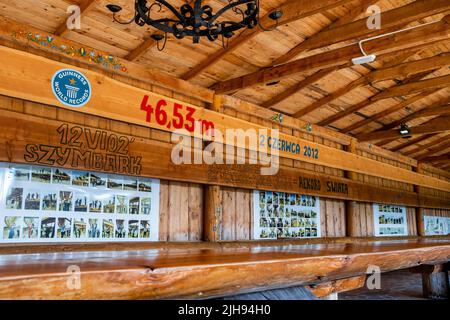 Szymbark, Pologne. 12th juillet 2022. La plus longue planche du monde (46,53m) vue au Musée du Kashoubien à Szymbark. À Szymbark il y a un musée en plein air avec le plus long conseil au monde (entré dans le Livre Guinness des records), la maison à l'envers ou la maison de Sibérie. (Photo de Mateusz Slodkowski/SOPA Images/Sipa USA) crédit: SIPA USA/Alay Live News Banque D'Images