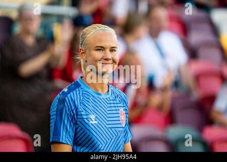 Brentford, Royaume-Uni. 16th juillet 2022. Pernille Harder (10 Danemark) lors du match de football Euro 2022 de l'UEFA Womens entre le Danemark et l'Espagne au stade communautaire Brentford à Brentford, en Angleterre. (Foto: Sam Mallia/Sports Press photo/C - DÉLAI D'UNE HEURE - ACTIVER FTP UNIQUEMENT SI LES IMAGES DE MOINS D'UNE HEURE - Alay) crédit: SPP Sport Press photo. /Alamy Live News Banque D'Images