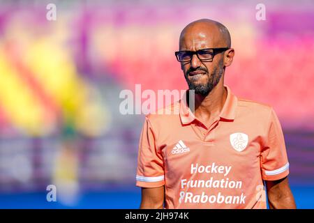 TERRASSA, ESPAGNE - JUILLET 16: Entraîneur-chef Jamilo Mulders des pays-Bas pendant la coupe du monde des femmes de hockey FIH 2022 demi-finale entre les pays-Bas et l'Australie à l'Estadi Olímpic de Terrassa sur 16 juillet 2022 à Terrassa, Espagne (photo de Patrick Goosen/Orange Pictures) Banque D'Images