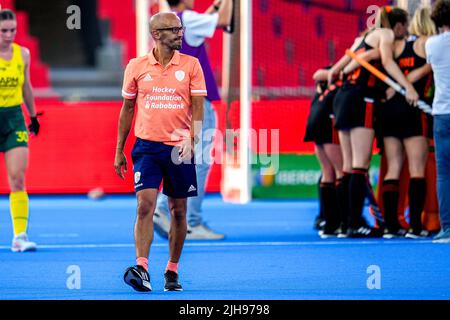 TERRASSA, ESPAGNE - JUILLET 16: Entraîneur-chef Jamilo Mulders des pays-Bas pendant la coupe du monde des femmes de hockey FIH 2022 demi-finale entre les pays-Bas et l'Australie à l'Estadi Olímpic de Terrassa sur 16 juillet 2022 à Terrassa, Espagne (photo de Patrick Goosen/Orange Pictures) Banque D'Images