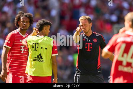 Entraîneur Julian Nagelsmann (FCB), chef d'équipe, entraîneur, Joshua ZIRKZEE, FCB 35 dans l'équipe Présentation FC BAYERN MÜNCHEN 1.Ligue allemande de football sur 16 juillet 2022 à Munich, Allemagne. Saison 2022/2023, 1.Bundesliga, München, FCB, © Peter Schatz / Alamy Live News Banque D'Images