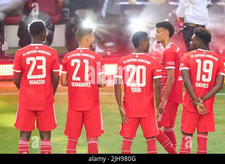 Noussair Mazraoui, FCB 40 Alphonso DAVIES, FCB 19 Bouna SARR, FCB 20 Lucas HERNANDEZ (FCB 21) Tanguy Nianzou, FCB 23 dans l'équipe Présentation FC MÜNCHEN BAYERN 1.Ligue allemande de football sur 16 juillet 2022 à Munich, Allemagne. Saison 2022/2023, 1.Bundesliga, München, FCB, © Peter Schatz / Alamy Live News Banque D'Images