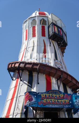 Brighton, East Sussex, Royaume-Uni - 15 juillet 2022 : vue sur le squelette de l'hélicoptère sur la jetée de Brighton sur 15 juillet 2022 Banque D'Images