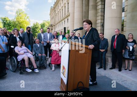 16 juillet 2022, Bavière, Würzburg: Barbara Stamm (CSU), ancienne présidente du Parlement bavarois, prononce un discours à la réception de l'État pour souligner le 60th anniversaire de Lebenshilfe pour les personnes handicapées intellectuelles. Photo: Nicolas Armer/dpa Banque D'Images