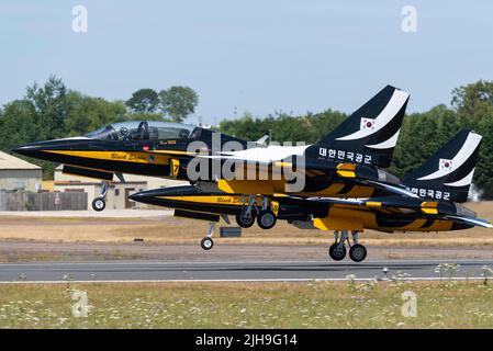 RAF Fairford, Gloucestershire, Royaume-Uni. 16th juillet 2022. L’un des plus grands spectacles aériens au monde est revenu après une pause de 3 ans en raison de la pandémie de cavid qui a conduit les forces aériennes internationales, les équipes d’exposition et les foules énormes dans les Cotswolds. République de Corée Black Eagles équipe de jet Banque D'Images