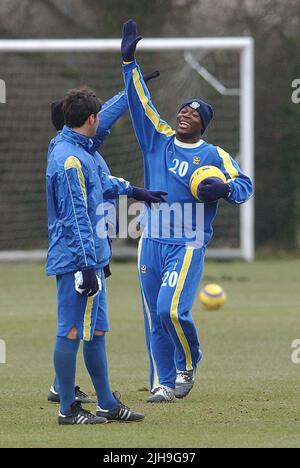 FORMATION DE PORTSMOUTH 23-2-05 YAKUBU ET STEFANOVIC PIC MIKE WALKER, 2005 Banque D'Images