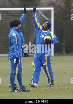 FORMATION DE PORTSMOUTH 23-2-05 YAKUBU ET STEFANOVIC PIC MIKE WALKER, 2005 Banque D'Images