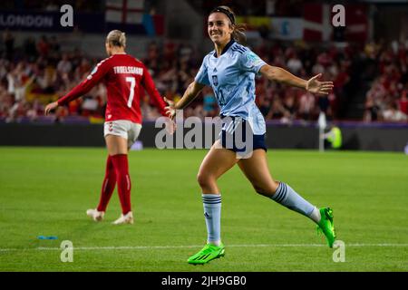 Marta Cardona d'Espagne célèbre après avoir obtenu son score lors du championnat d'Europe des femmes de l'UEFA entre Denmark Women et l'Espagne au stade communautaire Brentford, Brentford, le samedi 16th juillet 2022. (Credit: Federico Maranesi | MI News) Credit: MI News & Sport /Alay Live News Banque D'Images