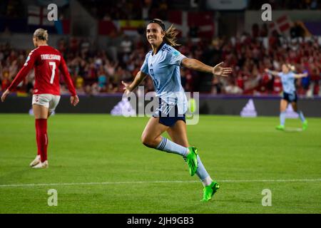 Marta Cardona d'Espagne célèbre après avoir obtenu son score lors du championnat d'Europe des femmes de l'UEFA entre Denmark Women et l'Espagne au stade communautaire Brentford, Brentford, le samedi 16th juillet 2022. (Credit: Federico Maranesi | MI News) Credit: MI News & Sport /Alay Live News Banque D'Images