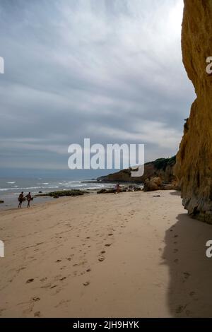 La plus belle image d'une plage avec tous les éléments pour la publicité de voyage et la publicité. Affiche de plage d'été ou imprimé dans un cadre vertical. Banque D'Images