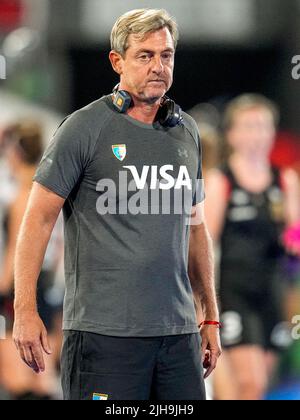 TERRASSA, ESPAGNE - JUILLET 16 : entraîneur en chef Fernando Ferrara d'Argentine pendant le match demi-fin de la coupe du monde des femmes de hockey FIH 2022 entre l'Allemagne et l'Argentine à l'Estadi Olímpic de Terrassa sur 16 juillet 2022 à Terrassa, Espagne (photo de Patrick Goosen/Orange Pictures) Banque D'Images