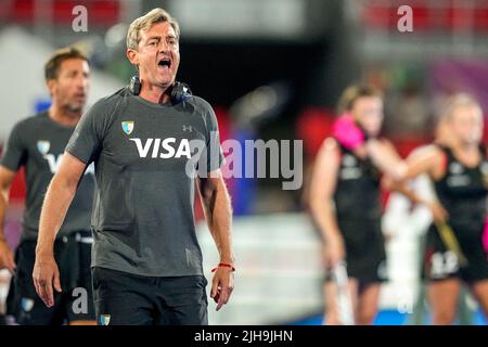 TERRASSA, ESPAGNE - JUILLET 16 : entraîneur en chef Fernando Ferrara d'Argentine pendant le match demi-fin de la coupe du monde des femmes de hockey FIH 2022 entre l'Allemagne et l'Argentine à l'Estadi Olímpic de Terrassa sur 16 juillet 2022 à Terrassa, Espagne (photo de Patrick Goosen/Orange Pictures) Banque D'Images