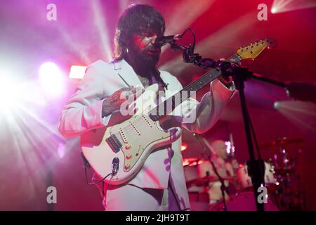 Le groupe de rock écossais Biffy Clyro se présentant en concert la nuit d'ouverture de sa visite intime des titres britanniques « Fingers croisés » a été reportée au mois d'octobre en raison de la pandémie de COVID-19. Avec: Simon Neil où: Liverpool, Royaume-Uni quand: 30 Oct 2021 crédit: Graham Finney/WENN Banque D'Images