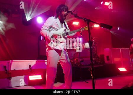 Le groupe de rock écossais Biffy Clyro se présentant en concert la nuit d'ouverture de sa visite intime des titres britanniques « Fingers croisés » a été reportée au mois d'octobre en raison de la pandémie de COVID-19. Avec: Simon Neil où: Liverpool, Royaume-Uni quand: 30 Oct 2021 crédit: Graham Finney/WENN Banque D'Images