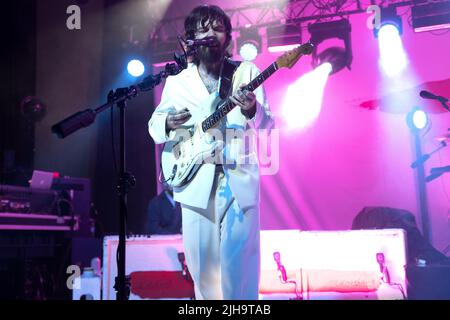 Le groupe de rock écossais Biffy Clyro se présentant en concert la nuit d'ouverture de sa visite intime des titres britanniques « Fingers croisés » a été reportée au mois d'octobre en raison de la pandémie de COVID-19. Avec: Simon Neil où: Liverpool, Royaume-Uni quand: 30 Oct 2021 crédit: Graham Finney/WENN Banque D'Images