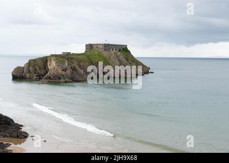 Île Sainte-Catherine et fort vus de Tenby, pays de Galles Banque D'Images