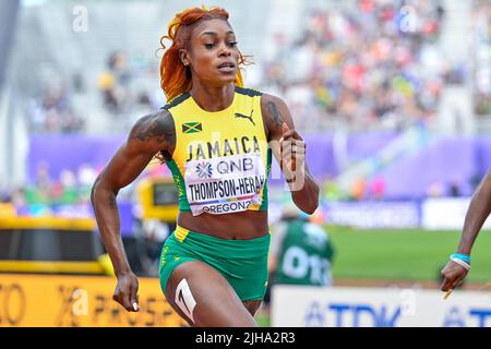 EUGENE, ÉTATS-UNIS - JUILLET 16: Elaine Thompson-Herah de Jamaïque en compétition sur les 100 mètres féminins pendant les Championnats du monde d'athlétisme sur 16 juillet 2022 à Eugene, États-Unis (photo par Andy Astfalck/BSR Agency) Atletiekunie Banque D'Images