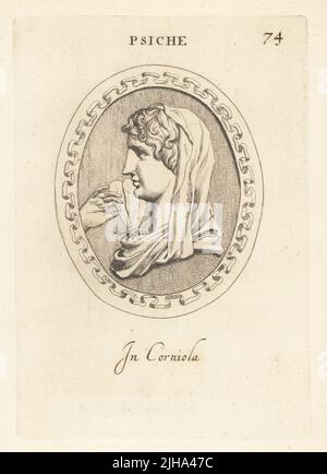 Buste de psyché, déesse grecque de l'âme, tenant un papillon par ses ailes. Beauté humaine enlevée par Eros. En carnélien. Psiche. À corniola. Gravure de coperplate par Giovanni Battista Galestuzzi d'après Leonardo Agostini de gemmae et Sculpturae Antiquae Depitti ab Leonardo Augustino Senesi, Abraham Blooteling, Amsterdam, 1685. Banque D'Images