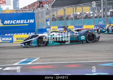 NEW YORK, NY - JUILLET 16 : Dan Ticktum (voiture n° 33) des courses de NIO 333 pendant le Championnat ABB FIA Formule E, New York E-Prix saison 8 Round 11, sur 16 juillet 2022 dans le quartier de Brooklyn de New York. Crédit : Ron Adar/Alay Live News Banque D'Images