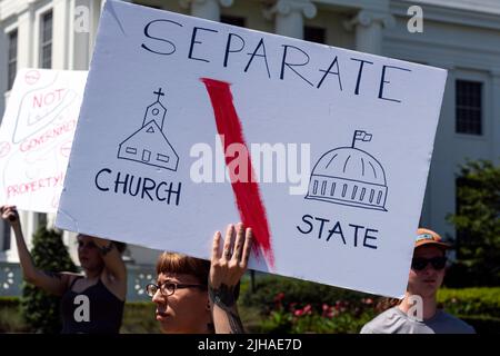 Montgomery, Alabama, Etats-Unis - 4 juillet 2022 : des manifestants ont défilé dans le centre-ville de Montgomery pour soutenir les droits génésiques des femmes dans le sillage de la Supre Banque D'Images