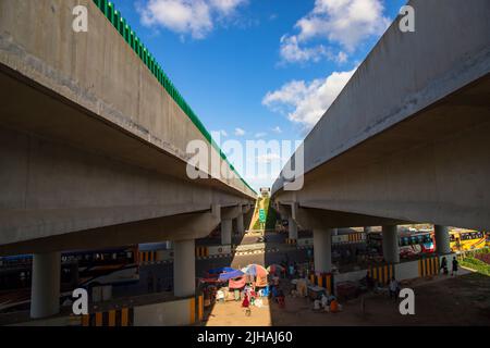 Vue en plein ciel de l'intersection de Bhanha le pont autoroutier à Dhaka-Bangladesh Banque D'Images