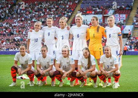 Southampton, Royaume-Uni. 15th juillet 2022. Southampton, Angleterre, 15 juillet 2022 : l'Angleterre s'est mise en file lors du match de football Euro 2022 des femmes de l'UEFA entre l'Angleterre et l'Irlande du Nord à St Marys à Southampton, en Angleterre. (Karl W Newton /SPP) crédit: SPP Sport presse photo. /Alamy Live News Banque D'Images