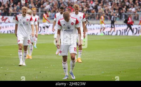 Firo: 16.07.2022 football, football, 2nd Bundesliga, saison 2022/2023, 1st rencontre FC St.Pauli Hamburg - FC Nuremberg, Nuernberg 3:2 déçu, déception, de gauche: Tim Handwerker et No. 15, Fabian Nuremberg, FCN, Club Banque D'Images