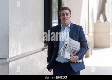 Londres, Royaume-Uni. 17th juillet 2022. Mark Wallace, directeur général de Conservative Home, arrive à la BBC Broadcasting House pour se présenter au spectacle du dimanche matin organisé par Sophie Raworth. Crédit: Wiktor Szymanowicz/Alamy Live News Banque D'Images