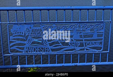La promenade de Runcorn, le canal du navire de Manchester, et le pont de Runcorn, Halton, Cheshire, Angleterre, ROYAUME-UNI Banque D'Images