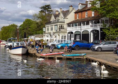 The Anglers of Walton public House, River Thames, Walton on Thames, Surrey, Angleterre Banque D'Images