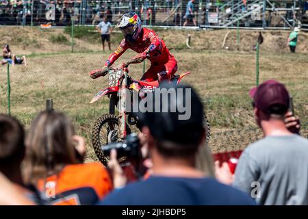 Loket, République tchèque. 17th juillet 2022. Simon Laengenfelder d'Allemagne participe au Grand Prix de la République tchèque, coupe du monde de Motocross, catégorie MX2, course 1, à Loket, République tchèque, 17 juillet 2022. Crédit : Ondrej Hajek/CTK photo/Alay Live News Banque D'Images