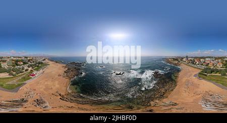 Panorama panoramique à 360 degrés de la plage dans la ville de Porto Banque D'Images