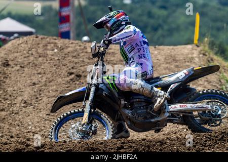 Loket, République tchèque. 17th juillet 2022. Jeremy Seewer de Suisse participe au Grand Prix de la République tchèque, coupe du monde de Motocross, catégorie MXGP, course 1, à Loket, République tchèque, 17 juillet 2022. Crédit : Ondrej Hajek/CTK photo/Alay Live News Banque D'Images