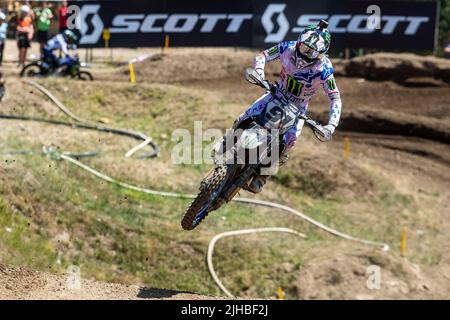 Loket, République tchèque. 17th juillet 2022. Jeremy Seewer de Suisse participe au Grand Prix de la République tchèque, coupe du monde de Motocross, catégorie MXGP, course 1, à Loket, République tchèque, 17 juillet 2022. Crédit : Ondrej Hajek/CTK photo/Alay Live News Banque D'Images