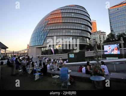 City Hall Londres dans la soirée, Kamal Chunchie Way, Southwark, Londres, Angleterre, ROYAUME-UNI, E16 1ZE Banque D'Images
