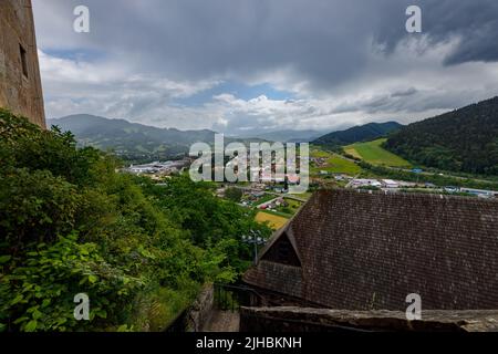 La ville au CHÂTEAU d'ORAVA en Slovaquie Banque D'Images