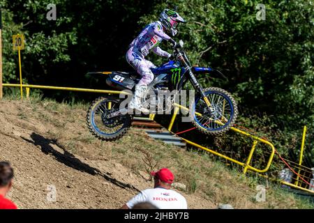 Loket, République tchèque. 17th juillet 2022. Jeremy Seewer de Suisse participe au Grand Prix de la République tchèque, coupe du monde de Motocross, catégorie MXGP, course 2, à Loket, République tchèque, 17 juillet 2022. Crédit : Ondrej Hajek/CTK photo/Alay Live News Banque D'Images