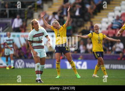 Stina Blackstenius, de Suède, célèbre le cinquième but du match de l'UEFA Women's Euro 2022 Group C au Leigh Sports Village de Wigan. Date de la photo: Dimanche 17 juillet 2022. Banque D'Images